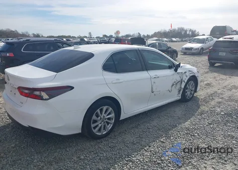 2023 Toyota Camry Le z USA, uszkodzony, nr VIN 4T1C11AK2PU744178